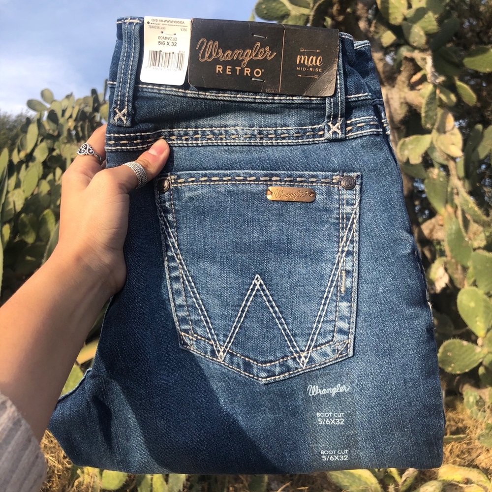 Wrangler Retro Women's Mae Mid Rise Boot Cut Jeans